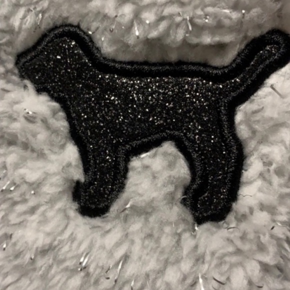 VS PINK Shimmer Robe - Picture 7 of 8